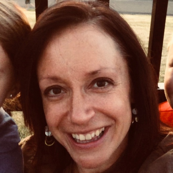 Profile Picture of Sarah Decapio (@sdecapio) on Poshmark