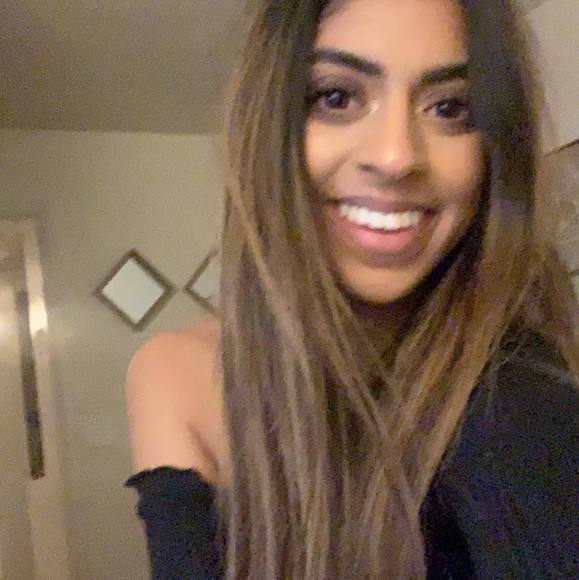 Profile Picture of Amanda Mohabeer (@amandamohabeer) on Poshmark