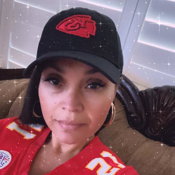 Profile Picture of Laura Huertero (@lberazas) on Poshmark