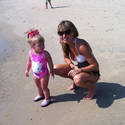 Profile Picture of Carly Ensor (@TheyCallMeCarl_) on Twitter