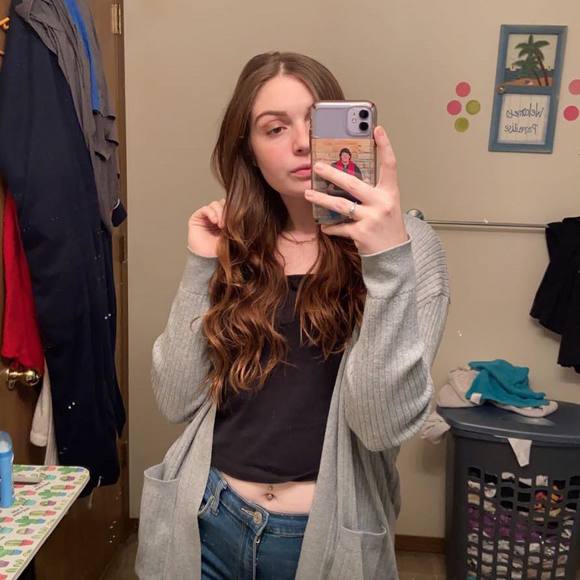 Profile Picture of Emily Matthaei (@emilymatthaei) on Poshmark