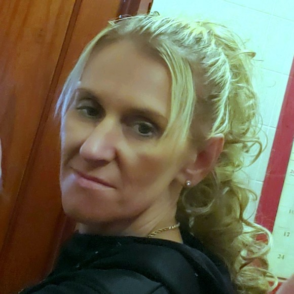 Profile Picture of Heather Calhoon (@calhoon123) on Poshmark
