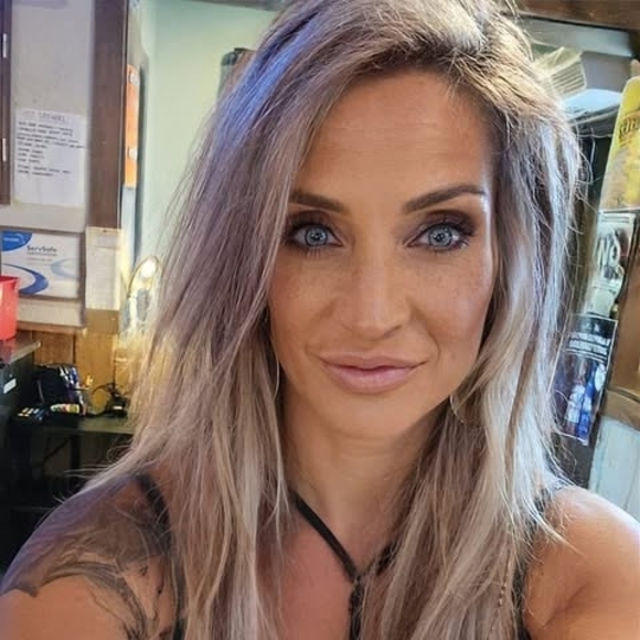 Profile Picture of Jenica Ankney (@donth8jenica) on Poshmark