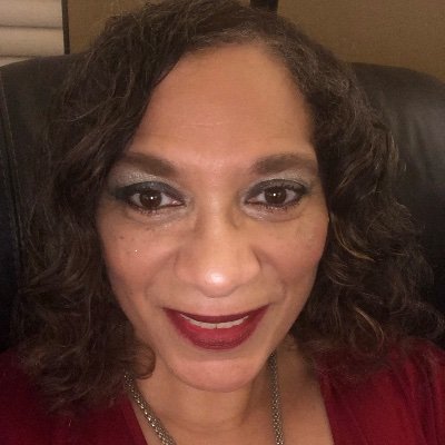 Profile Picture of Robin Hurd-Graham (@mojogoddess) on Twitter