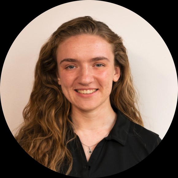 Profile Picture of Kylie Grinwald (@kylie_grin) on Poshmark