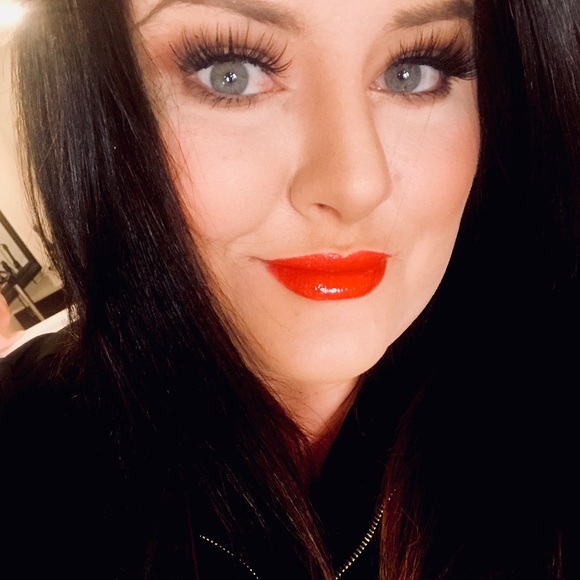 Profile Picture of Shauny Solinsky (@shaunysshtuff) on Poshmark