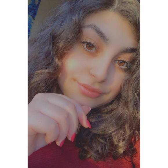 Profile Picture of Lisa Shaer (@lisa_shaer) on Poshmark