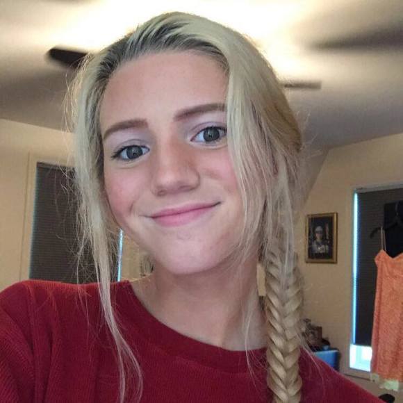 Profile Picture of Reagan Bieze (@bugbieze) on Poshmark