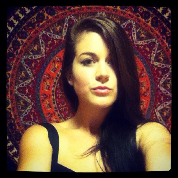 Profile Picture of Michelle Meany (@syymphonyy) on Poshmark