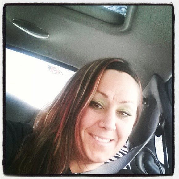 Profile Picture of Renda Clift (@renda30) on Poshmark