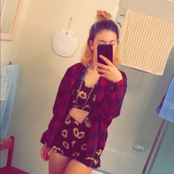 Profile Picture of Sierra Marcucci (@sierramarcucci) on Poshmark