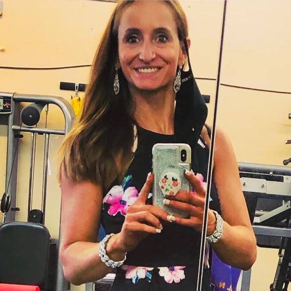Profile Picture of Mona Morrissey (@moen2010) on Poshmark