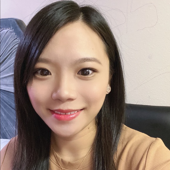 Profile Picture of Xiaorong Lin (@xiaoronglin3) on Poshmark