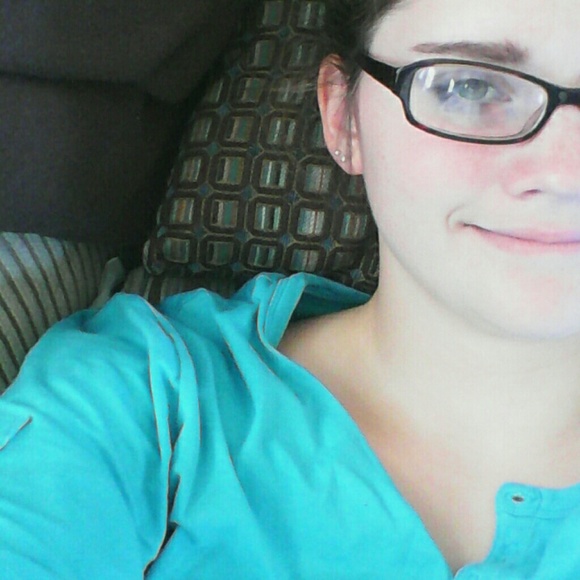 Profile Picture of Taylor Maze (@taterpuff99) on Poshmark