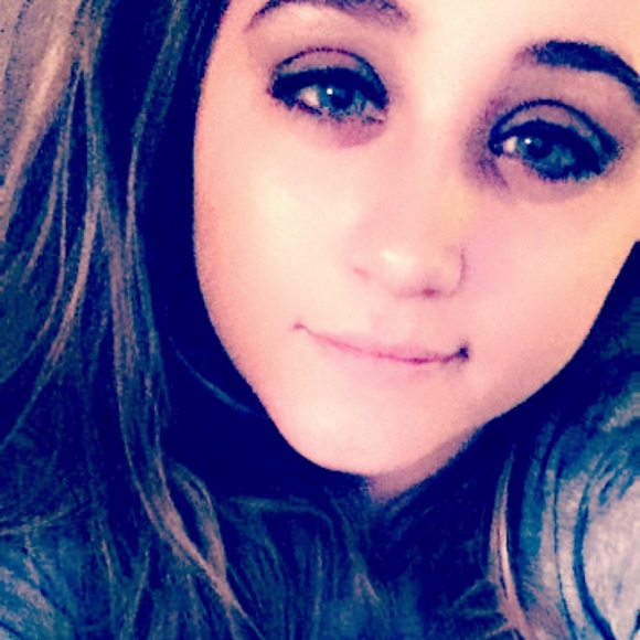 Profile Picture of Kylie Trofatter (@kyliegt) on Poshmark