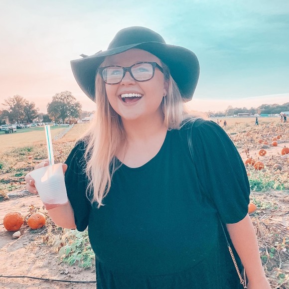 Mary kate Crook - Poshmark Profile Picture of Mary kate Crook (@mkcrook19) on Poshmark