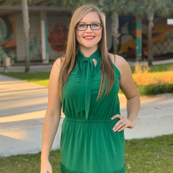 Profile Picture of Courtney Arruda (@carruda09) on Poshmark