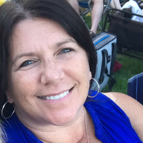 Profile Picture of Mary jo Smallman (@smallzmj) on Poshmark