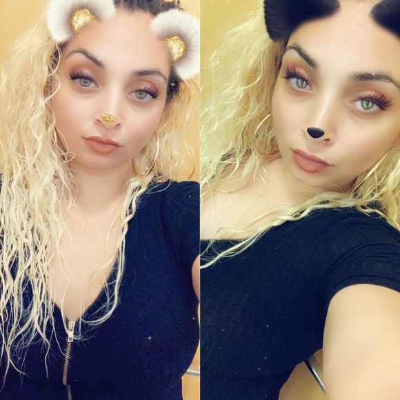 Profile Picture of Gloria Chamorro (@rubiia79) on Poshmark
