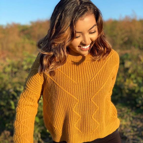 Profile Picture of Bianca Dominguez (@bedm0322) on Poshmark