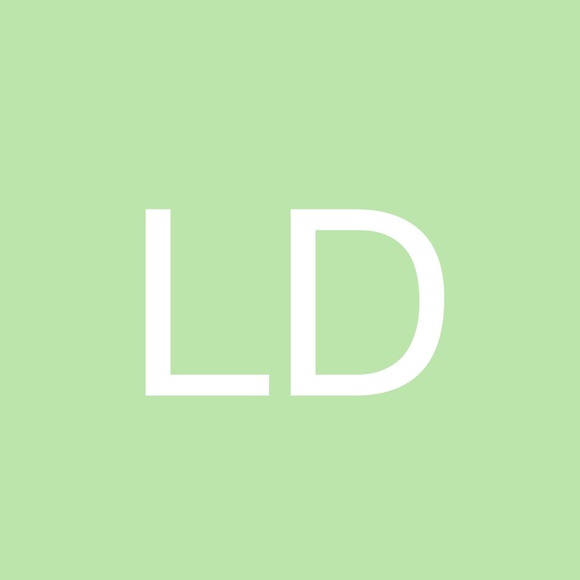 Profile Picture of Lindsay Dworkin (@lindsaydworkin) on Poshmark