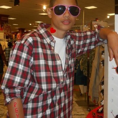 Profile Picture of Kevin Hartfield (@IL0v3H3r) on Twitter