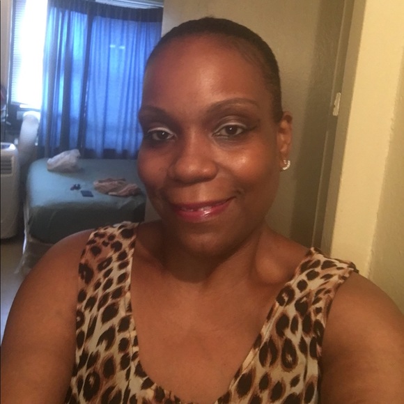 Profile Picture of Lazetta Matasaran (@matasaran) on Poshmark