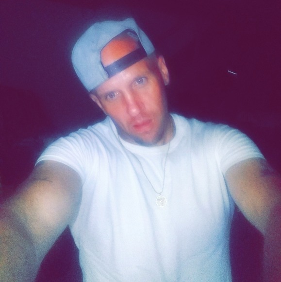 Profile Picture of Elijah Uhl (@elijahuhl737) on Poshmark