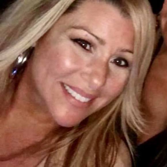 Profile Picture of Shelli Zapinski (@shellirae711) on Poshmark
