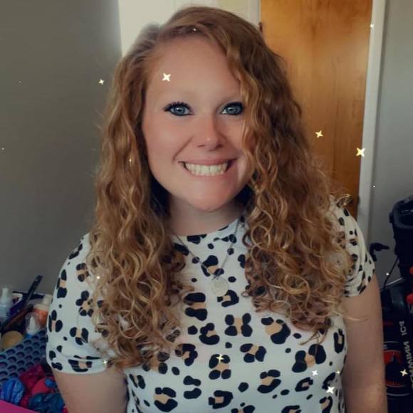 Profile Picture of Nikki Hocker (@nikkivee05) on Poshmark
