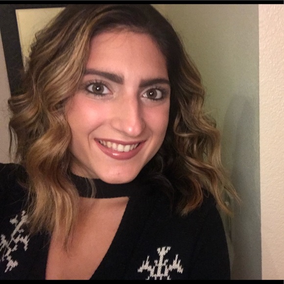 Gina Martirano - Poshmark Profile Picture of Gina Martirano (@geenicolette) on Poshmark