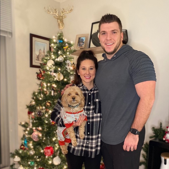 Profile Picture of Alex Taphorn (@alex_taphorn) on Poshmark