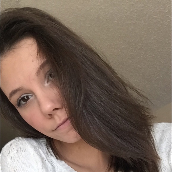 Chelesea Sawicki - Poshmark Profile Picture of Chelesea Sawicki (@chelsy_reese) on Poshmark