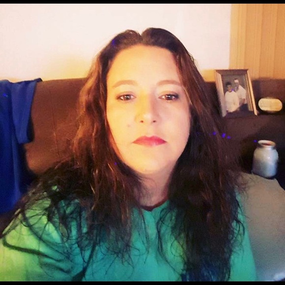 Profile Picture of Crystal Surratt (@foxracenchick) on Poshmark