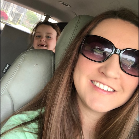 Profile Picture of Angie Mccuiston (@angie_mccuiston) on Poshmark