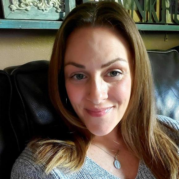 Profile Picture of Jenni Fehrlen (@jennifehrlen) on Poshmark
