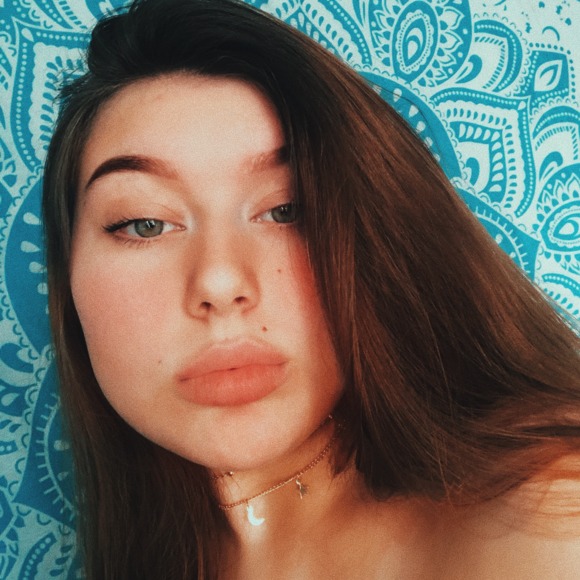 Profile Picture of Ellen Bailey (@ellenbailey207) on Poshmark