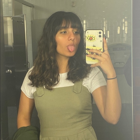 Profile Picture of Ariadna Bastidas (@aariadna) on Poshmark