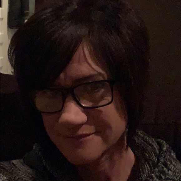 Profile Picture of Sara Colecchio (@scolecchio) on Poshmark