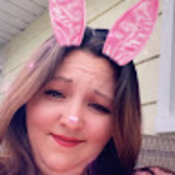 Profile Picture of Debra Meyer (@debralynn136) on Poshmark