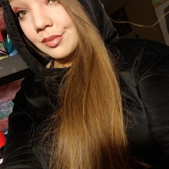 Profile Picture of Jade Barron (@barronjade) on Poshmark