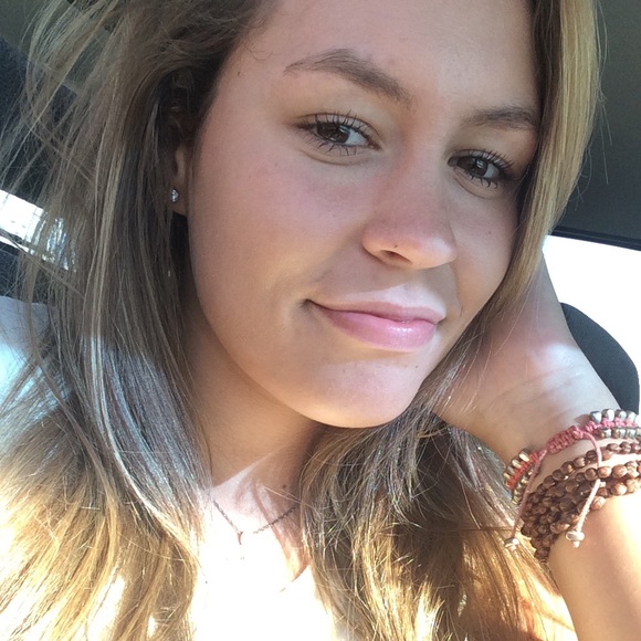 Profile Picture of Abby Patrick (@apatrick5445) on Poshmark