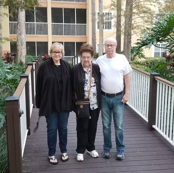 Profile Picture of Cathy Simunic (@inghappy74) on Poshmark