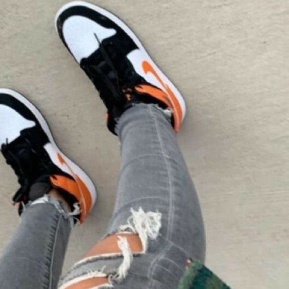 Profile Picture of Lexi Auchter (@lexi_paige443) on Poshmark