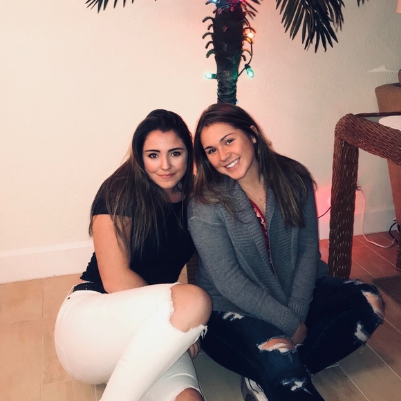 Profile Picture of Jillian Noel (@jilliannoel19) on Poshmark