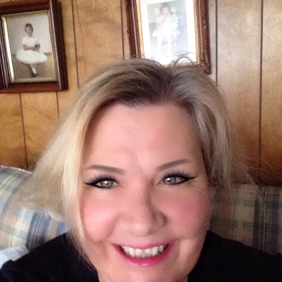 Sheree Henley - Poshmark Profile Picture of Sheree Henley (@htcner3333) on Poshmark