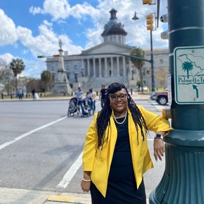 Profile Picture of Dr. Robin L. Coletrain (@RobinColetrain) on Twitter