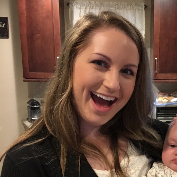 Profile Picture of Nicole Vitarelli (@nvita07) on Poshmark