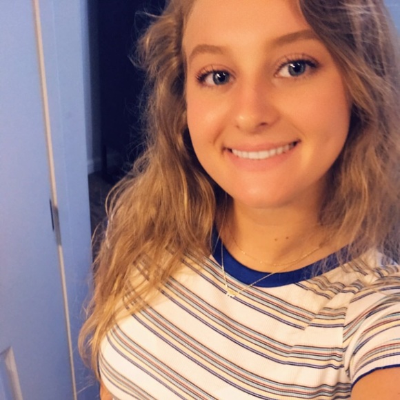 Profile Picture of Sarah Spradley (@sarahspradle) on Poshmark