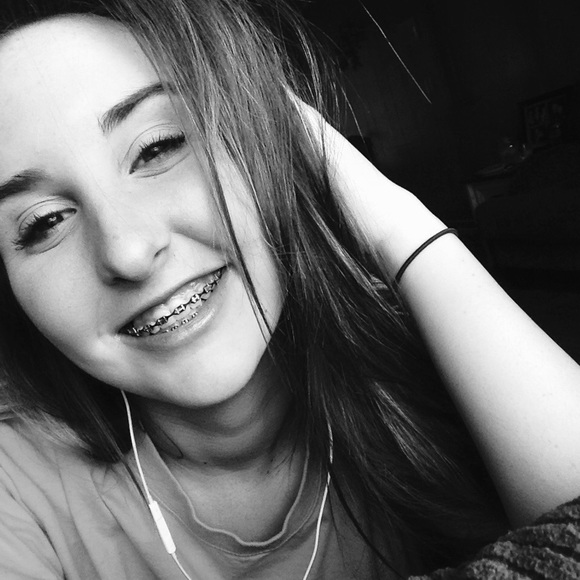Profile Picture of Brooke Corah (@brookecorah) on Poshmark